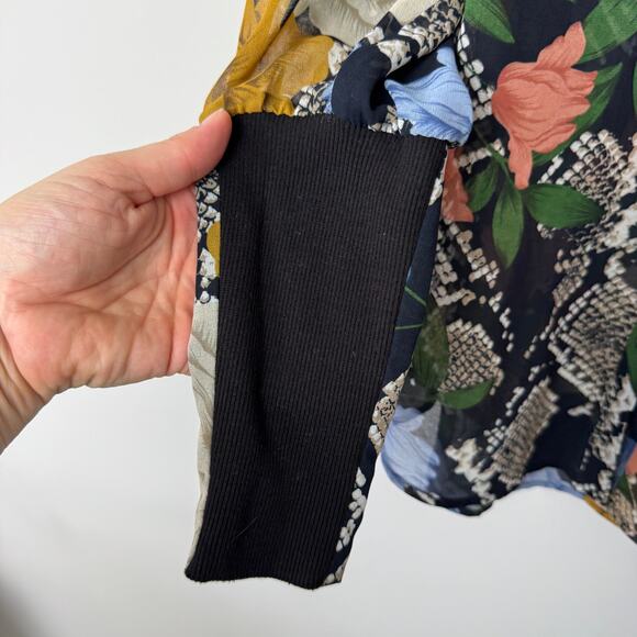 Cabi #3762 Women’s Snake Charmer Floral Blouse Women's Size S - Picture 2 of 6